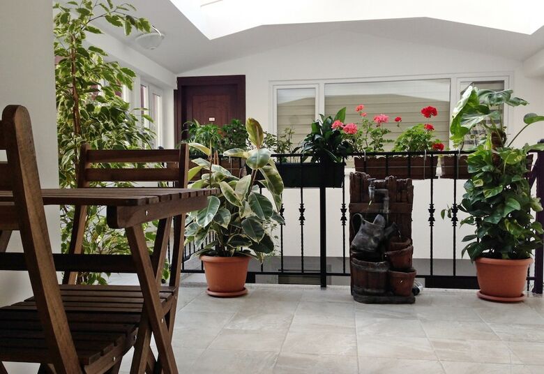 Atrium Suites
