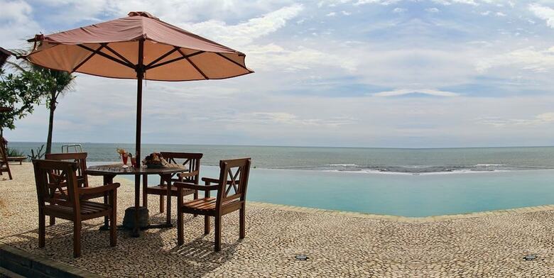 Hotel Queen Of The South Resort