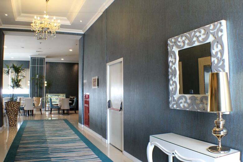 Hotel Golden Tulip Legacy Surabaya