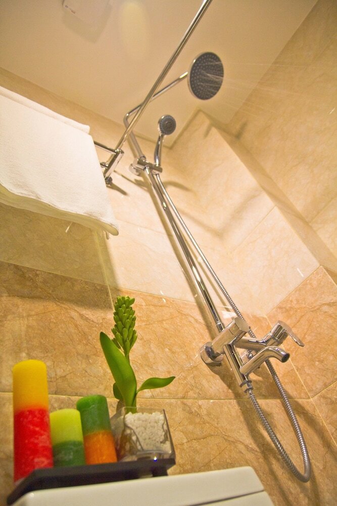 Canberry Hotel