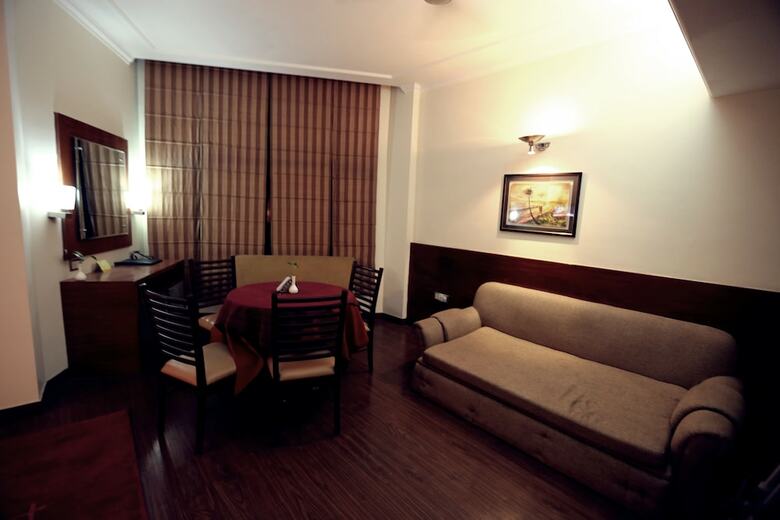 Hotel Devi Grand