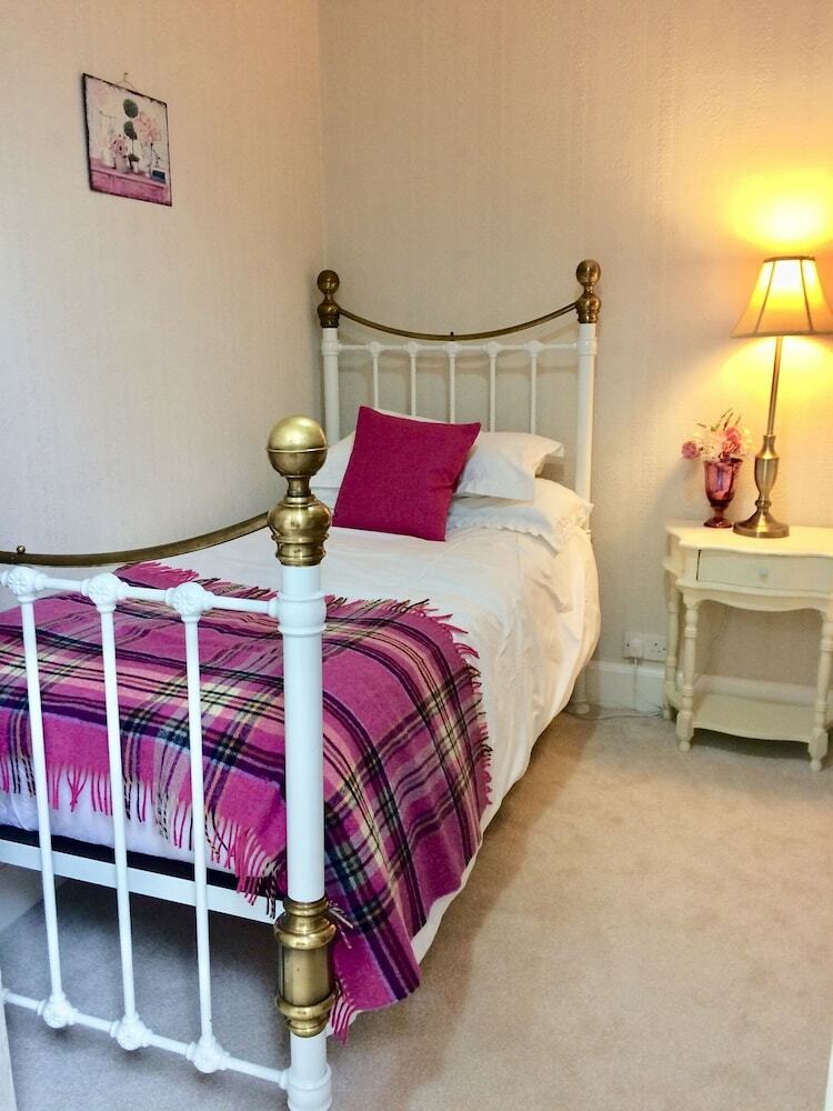 Hotel Storrs Gate House
