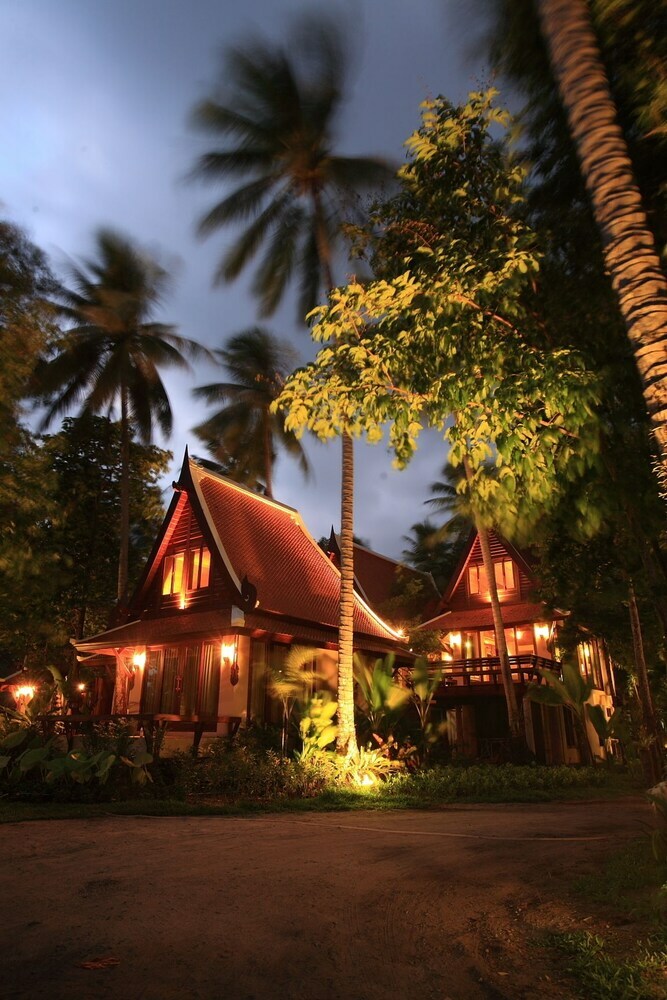 Hotel Chivapuri Beach Resort