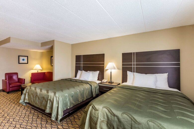 Hotel Quality Suites Milwaukee Airport