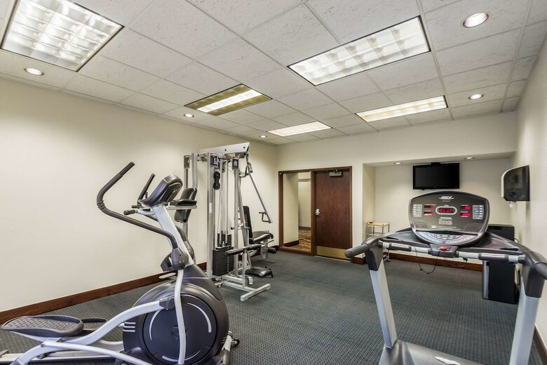 Hotel Quality Suites Milwaukee Airport