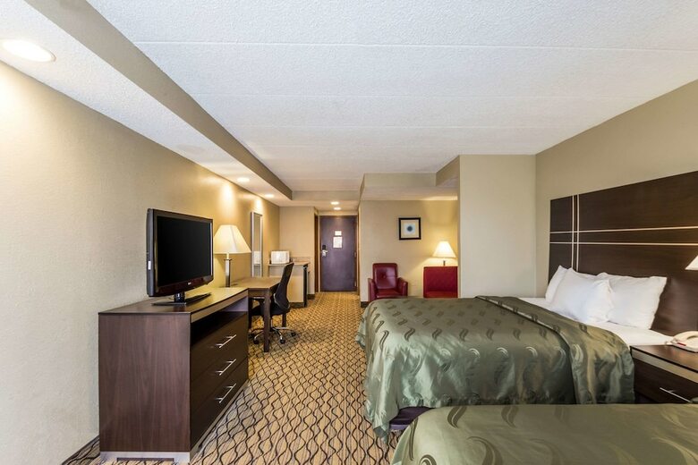 Hotel Quality Suites Milwaukee Airport