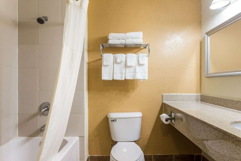 Hotel Quality Suites Milwaukee Airport