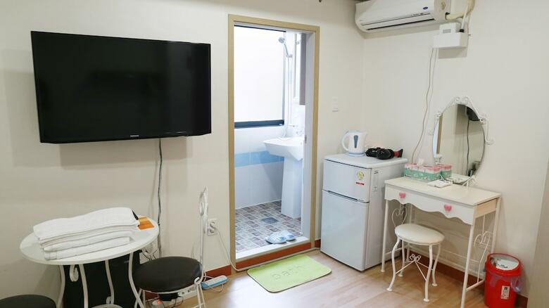 Hostal Grand Field Residence Hostel