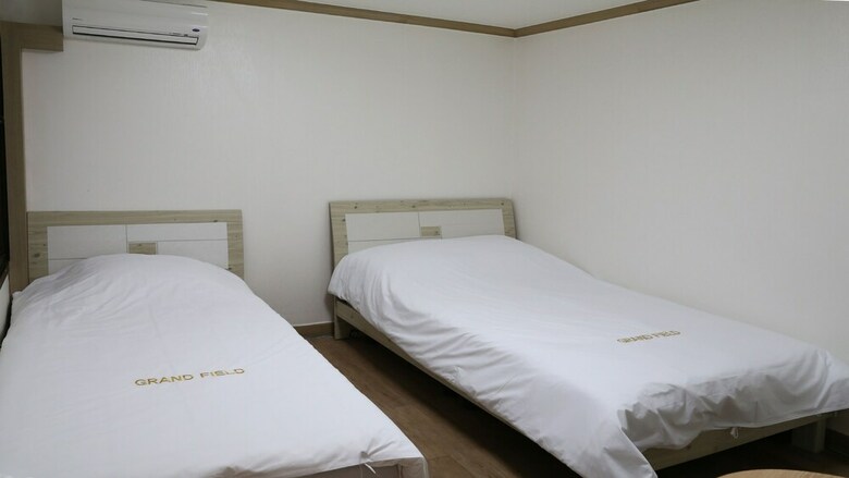 Hostal Grand Field Residence Hostel
