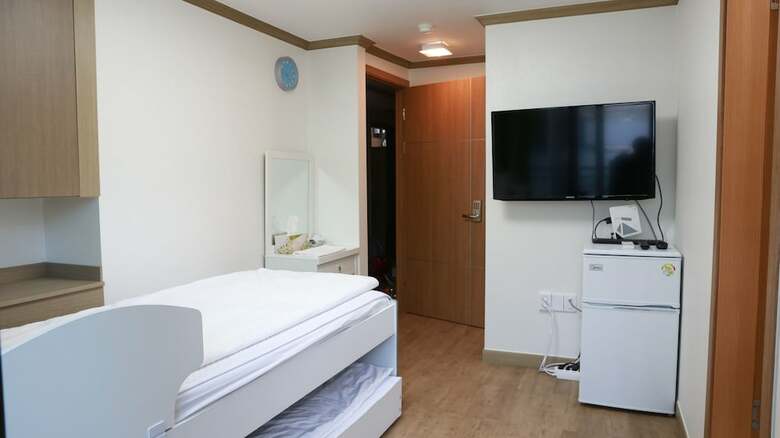 Hostal Grand Field Residence Hostel