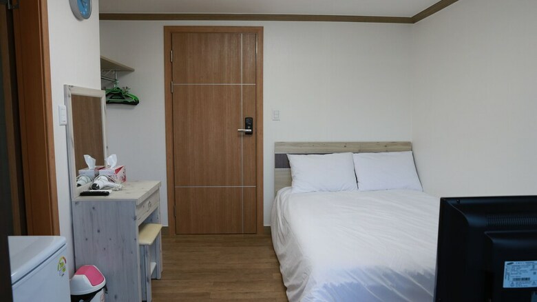 Hostal Grand Field Residence Hostel