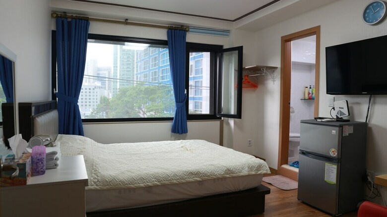 Hostal Grand Field Residence Hostel