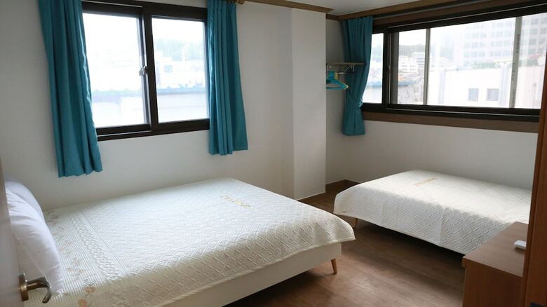 Hostal Grand Field Residence Hostel