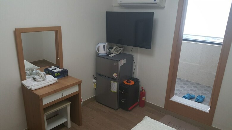 Hostal Grand Field Residence Hostel