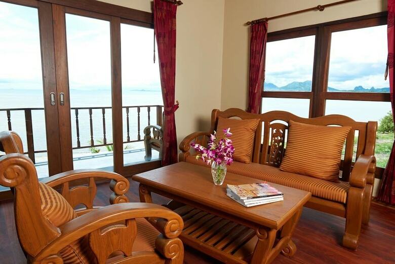 Hotel Sara Beachfront Boutique Resort