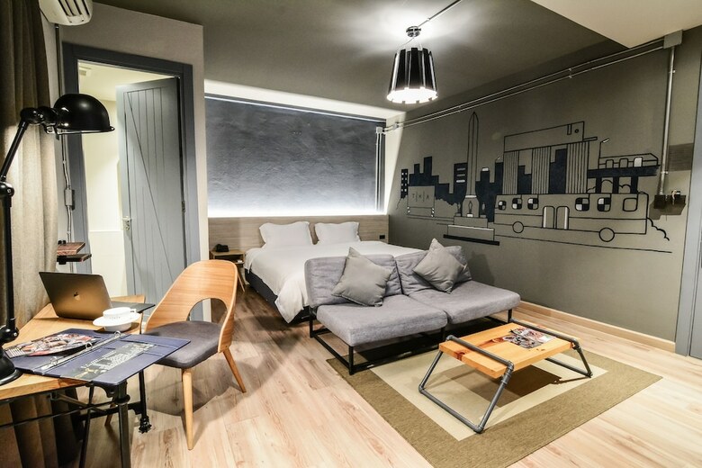 Tha City Loft Hotel