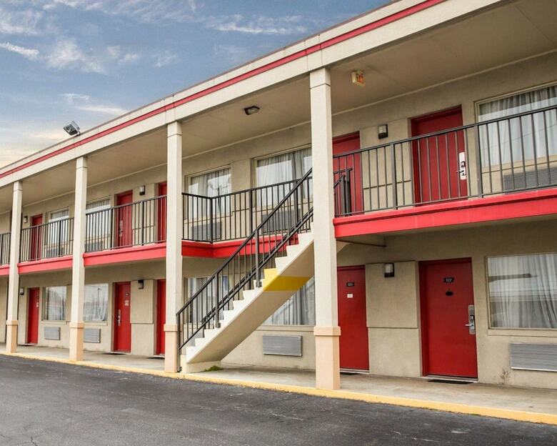 Hotel Econo Lodge North