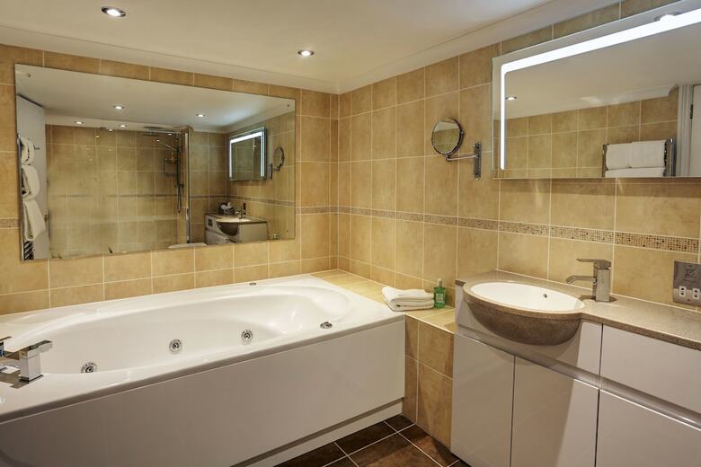 Best Western Plus Old Tollgate Hotel
