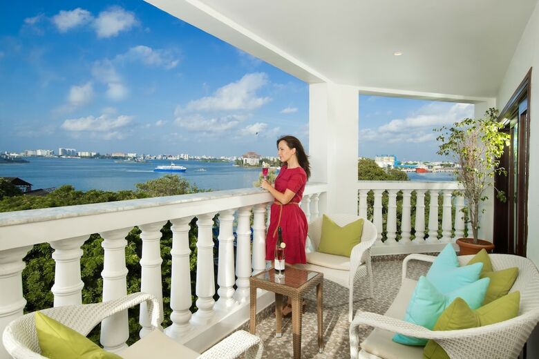 Fragrant Nature Kochi - "a Classified Five Star Hotel"