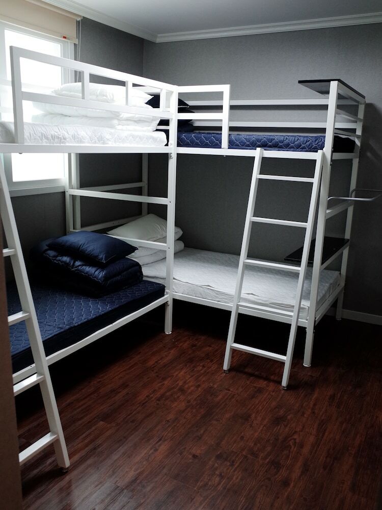 Hostal Muju In Guesthouse - Hostel