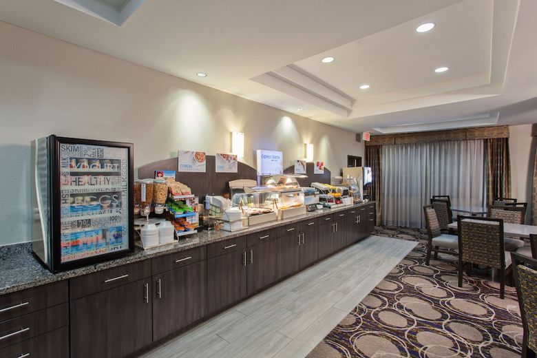 Holiday Inn Express Hotel & Suites Wharton