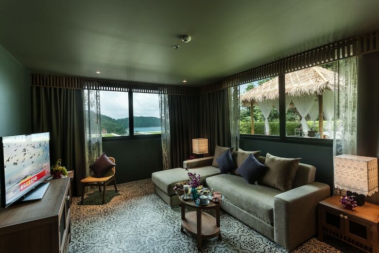Hotel The Sea Galleri By Katathani