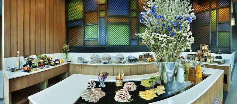 Hotel The Sea Galleri By Katathani