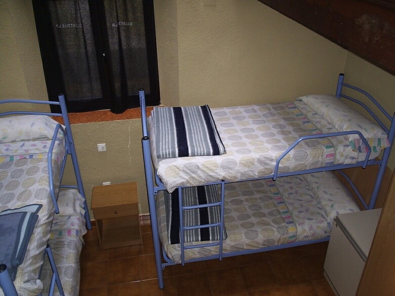 Hostal Albergue Juvenil De Bustiello