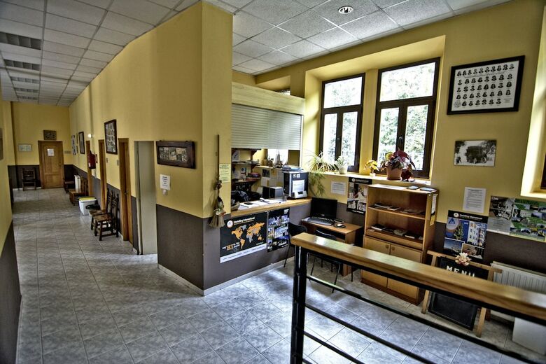 Hostal Albergue Juvenil De Bustiello
