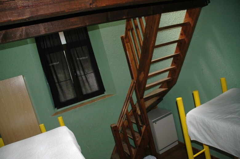 Hostal Albergue Juvenil De Bustiello