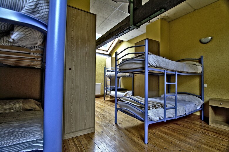 Hostal Albergue Juvenil De Bustiello