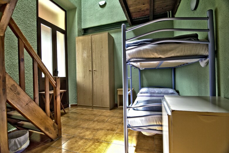 Hostal Albergue Juvenil De Bustiello