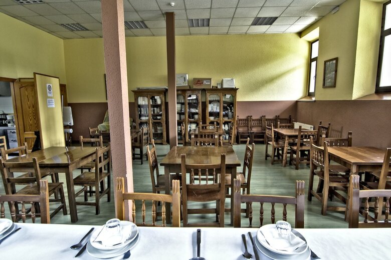 Hostal Albergue Juvenil De Bustiello