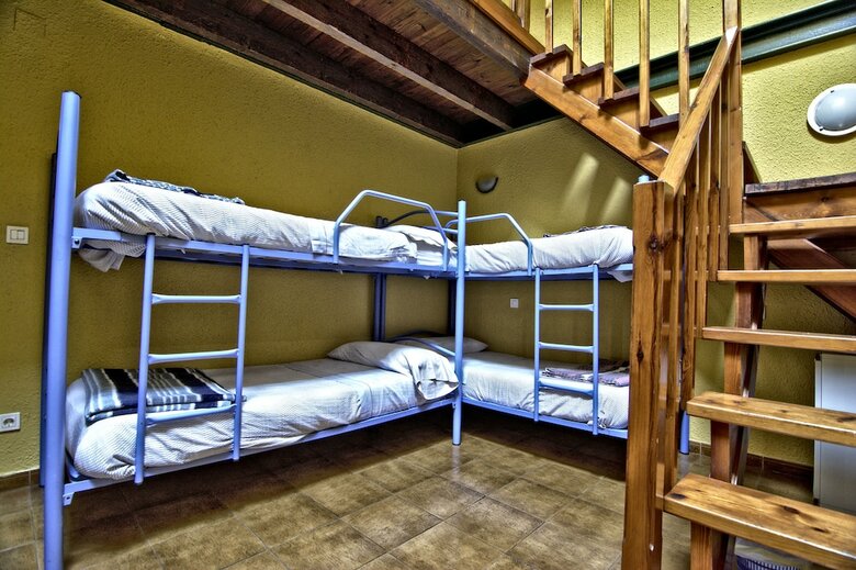 Hostal Albergue Juvenil De Bustiello