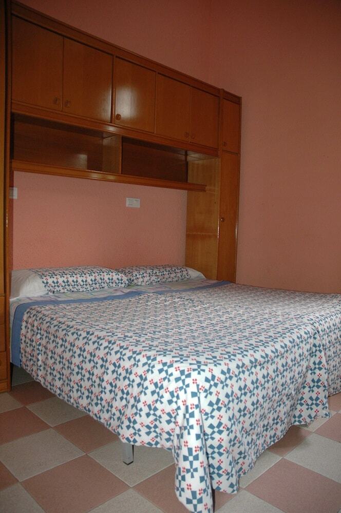 Hostal Albergue Juvenil De Bustiello