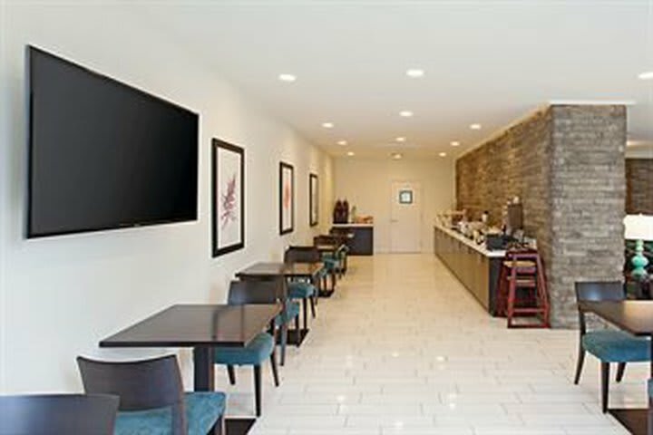 Hotel Days Inn Y Suites