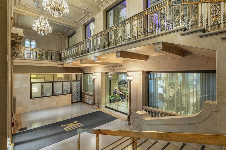 One King West Hotel & Residence