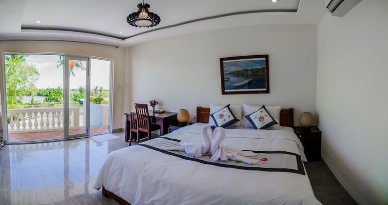 Bed & Breakfast The Moon River Homestay & Villa