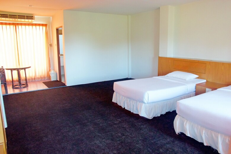 Hotel Sichang Shine Khao Resort