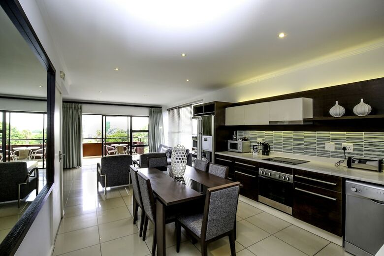 The Nicol Hotel And Apartments