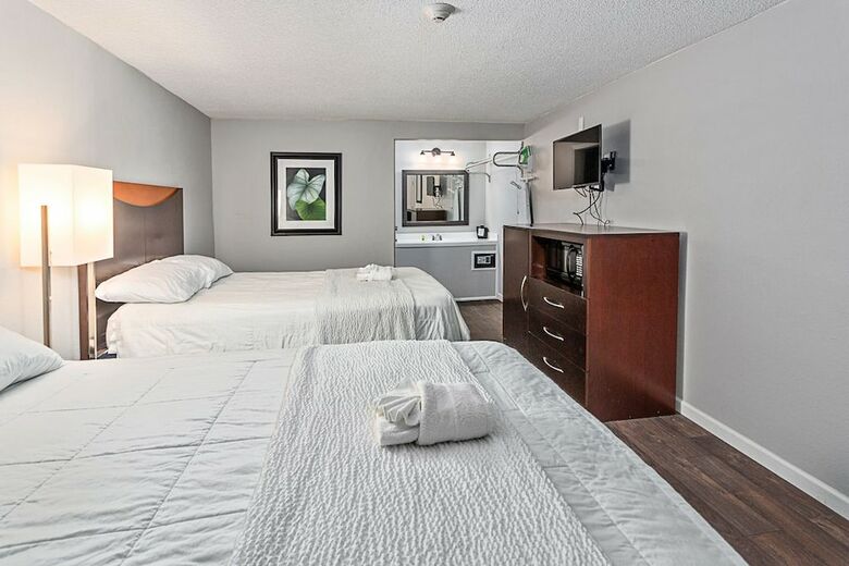Hotel Golden Isles Inn & Suites