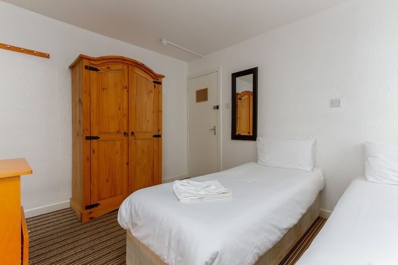 The New Sandringham Court Hotel