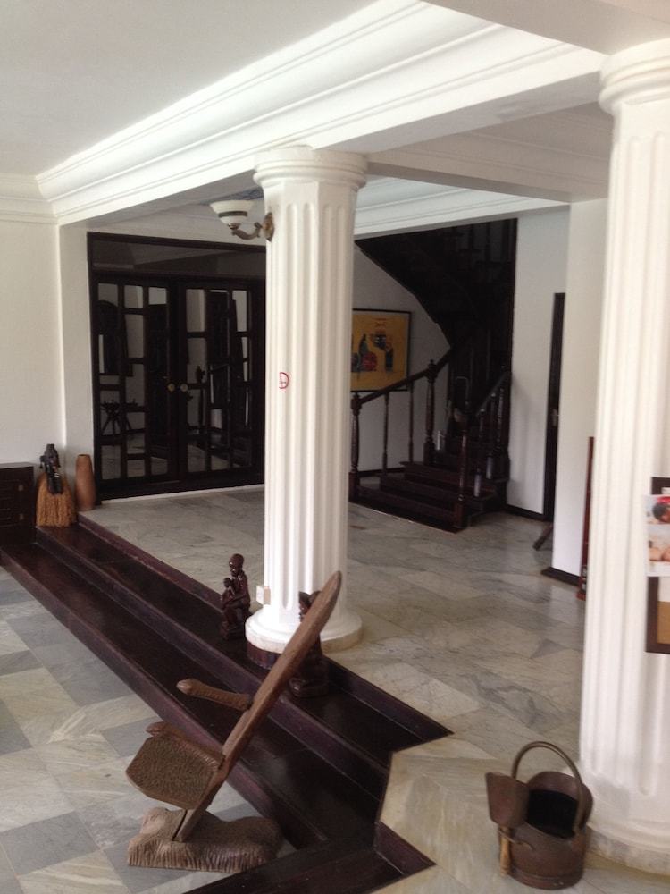 Hotel Roc Heights Lodge