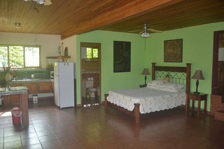 Bed & Breakfast Eden Atenas