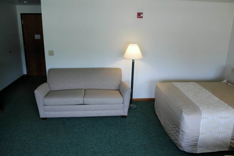 Hotel Farmstead Inn & Conference Center