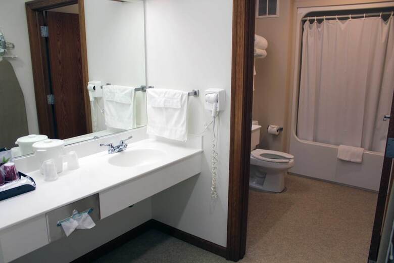 Hotel Farmstead Inn & Conference Center