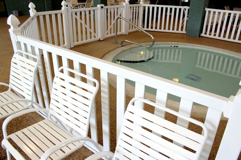 Hotel Farmstead Inn & Conference Center