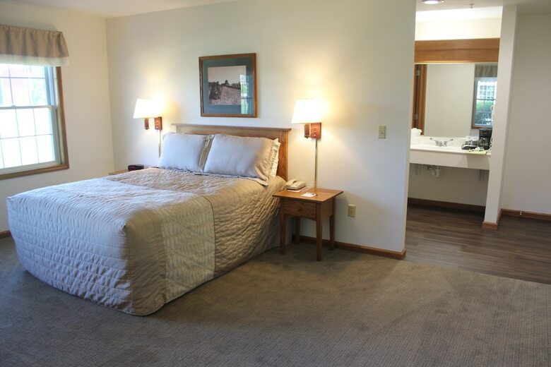 Hotel Farmstead Inn & Conference Center