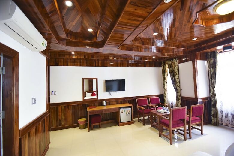 San San Hotel