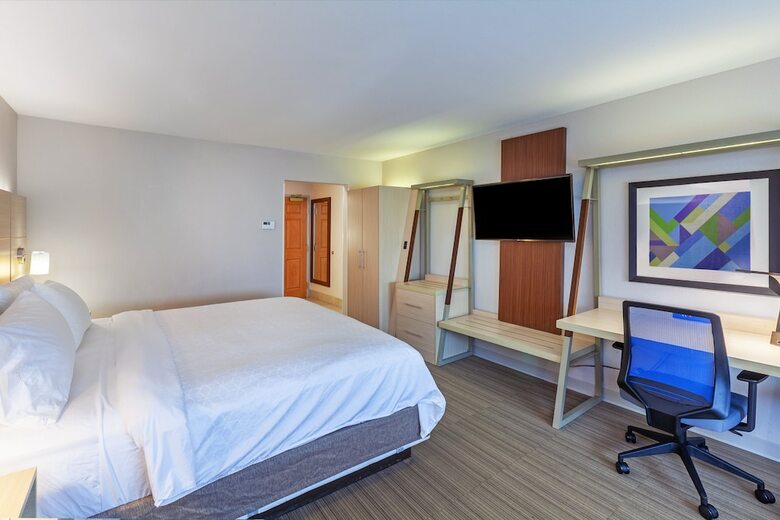 Holiday Inn Express Hotel & Suites Jenks